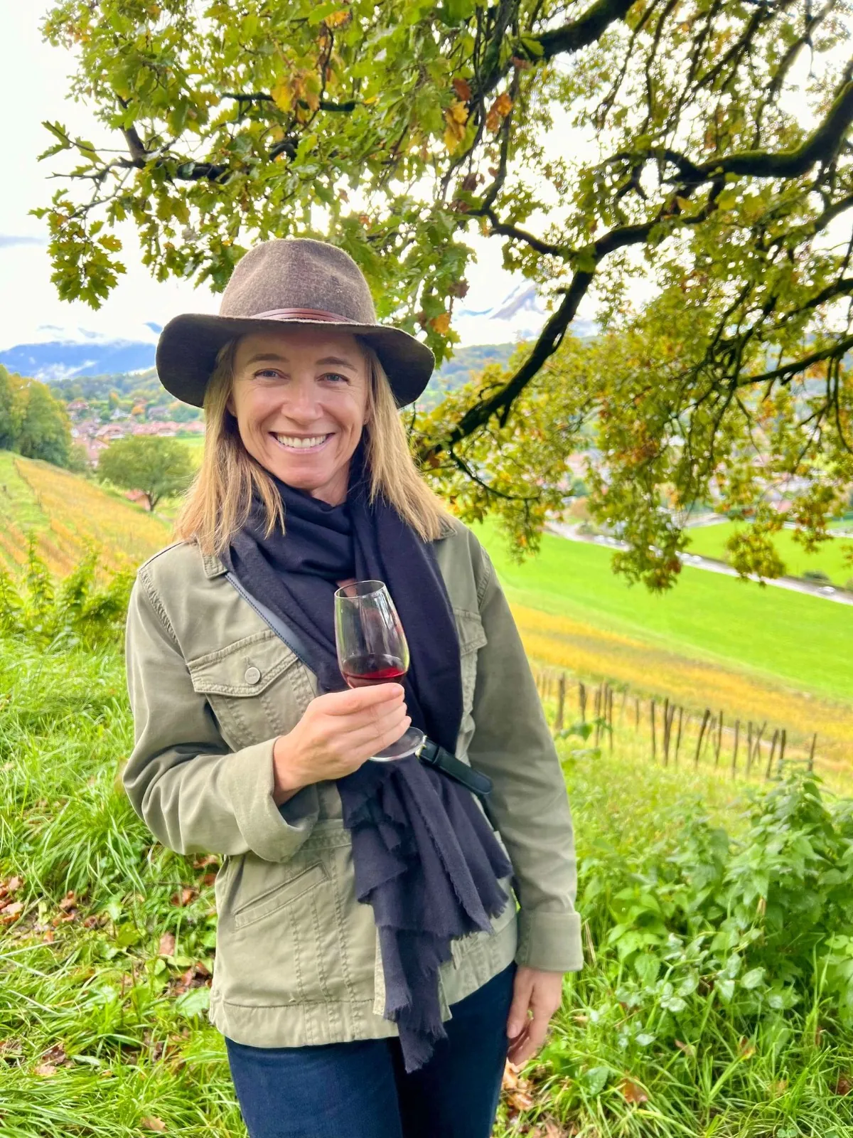 Promenade au cœur des vignes alpines avec vue sur les montagnes — programme sur mesure VinoVoyages